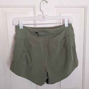 athleta run with it 3.5 short green